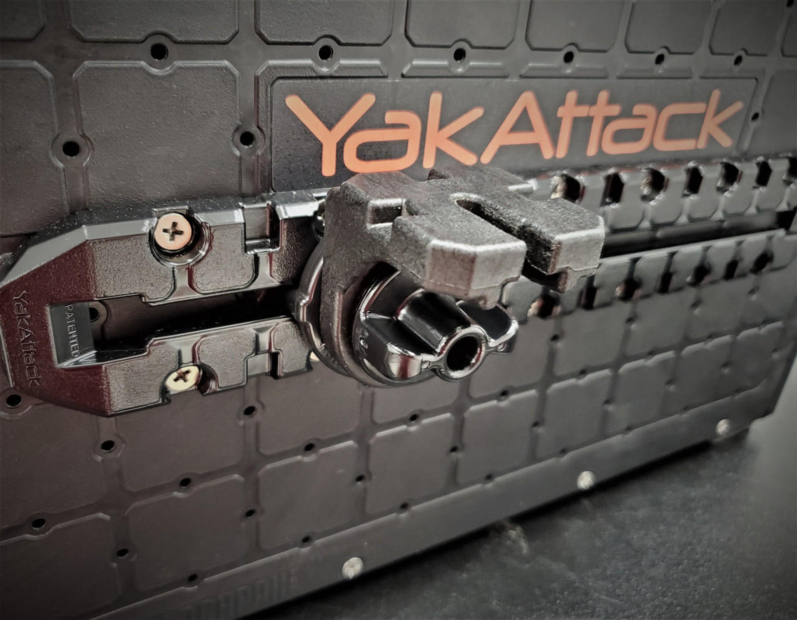 YakAttack - 90 Degree MightyMount Vertical Track Adapter
